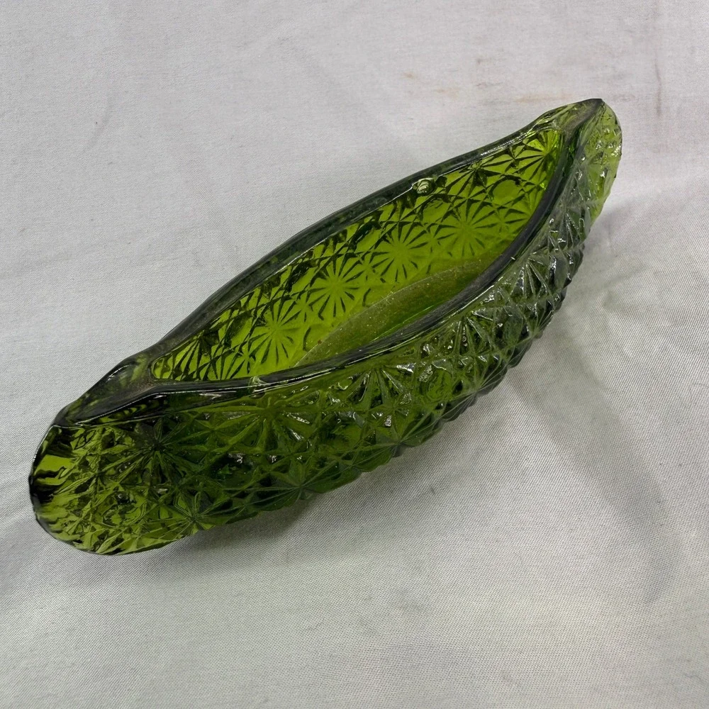 LE Smith Glass Avocado Green Daisy and Button Canoe Boat Bowl Vintage 8 Inch